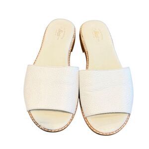 Bass & Co. White Pebbled Leather Slides size 6